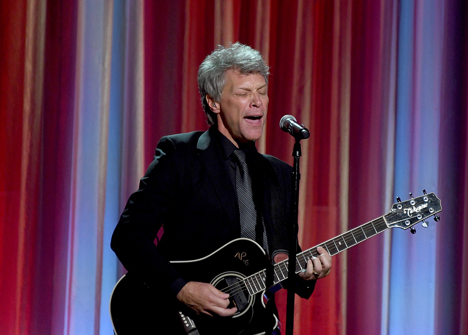 Jon Bon Jovi performs at the Clinton Global Citizen Awards 2016